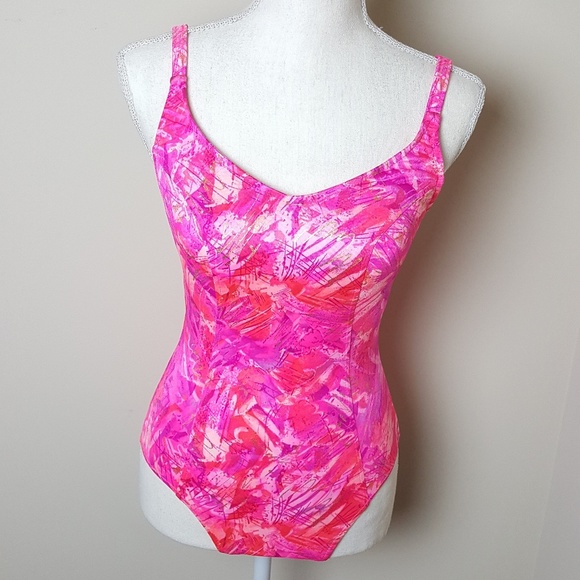 Katy Ireland Got Pink One Piece - Picture 2 of 8